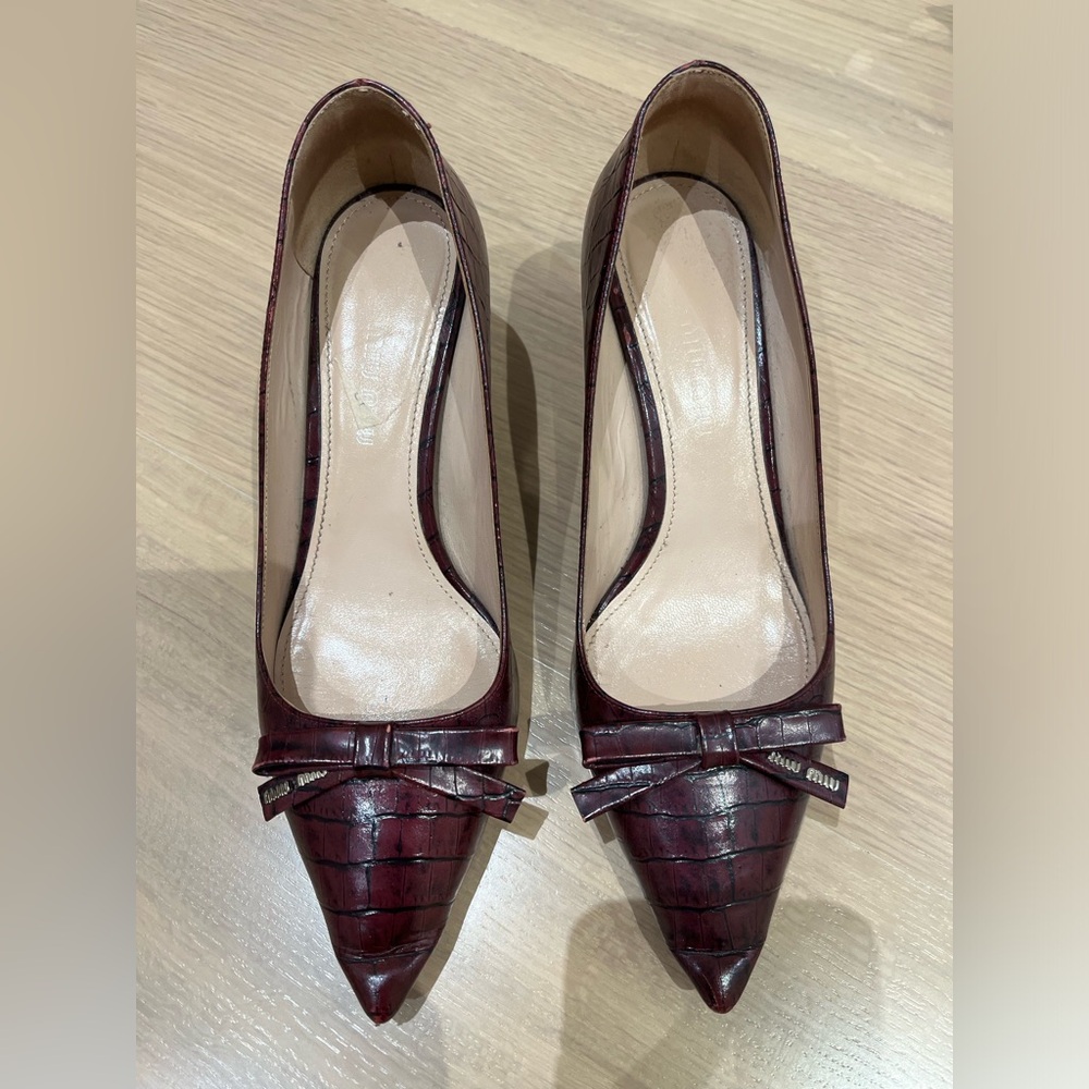 Elegant Burgundy Bow Heels